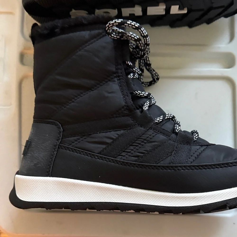 Sorel Winter Boots with White Sole - Picture 1 of 5